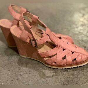 Frye wedge sandals, comfortable, light coral color leather, size 8M